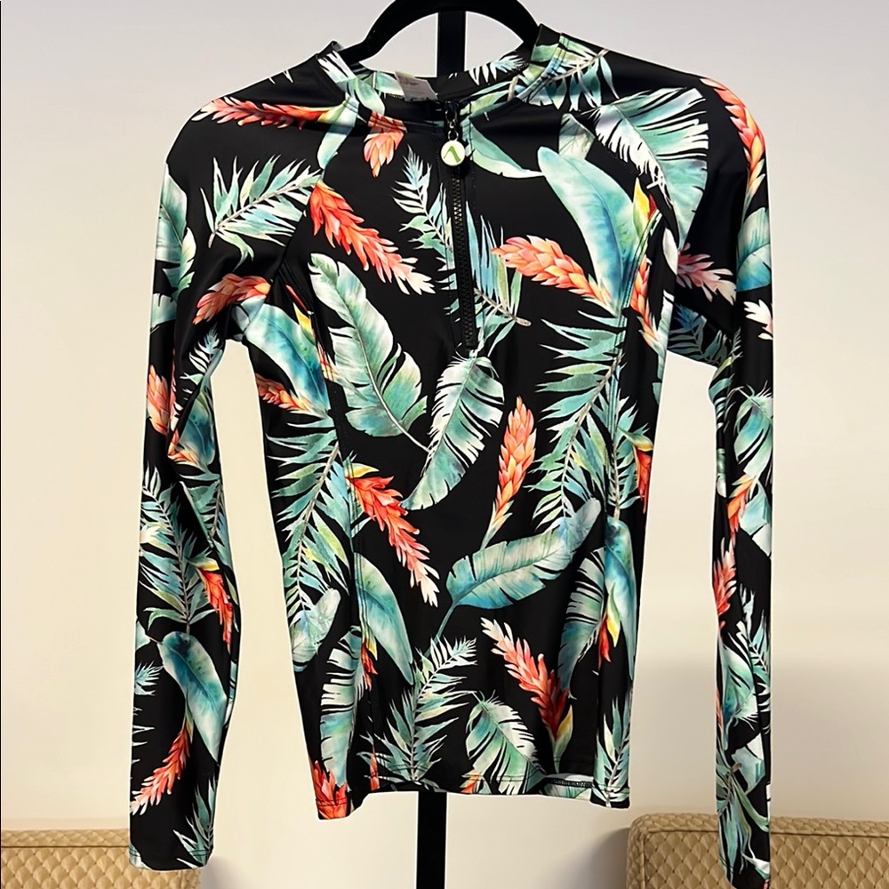 NWOT Tropical Leaf Print rashgaurd